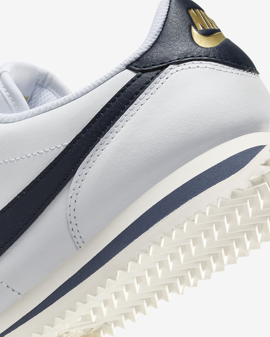 Nike shops cortez shoes white